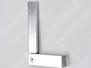 宽（kuān）座角尺,GB6092-85制造（钢件）均1级（jí）精度。用于（yú）检验（yàn）各种机床的几何精度,采用优质碳素工具钢制造,加工中经过多次热处理,工作面精密（mì）磨削而成。